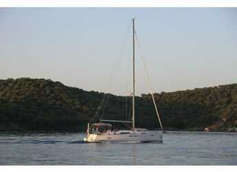 Rent a sailboat in Loutraki Harbour - Sun Odyssey 439