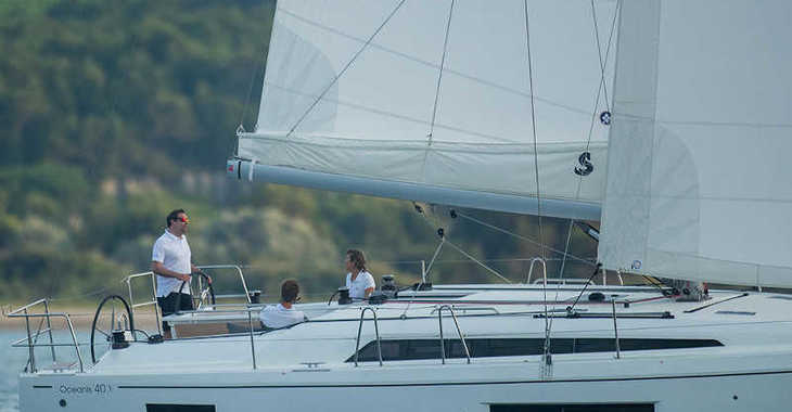 Rent a sailboat in Lavrion Marina - Oceanis 40.1 - (3 double beds)