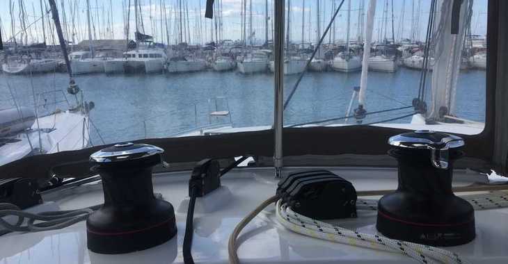 Rent a catamaran in Paros Marina - Lagoon 400 S2