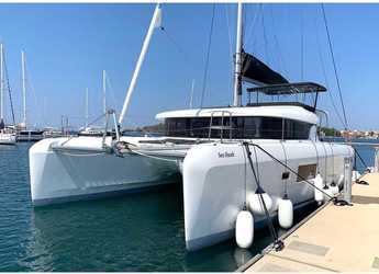 Rent a catamaran in Cleopatra marina - Lagoon 42