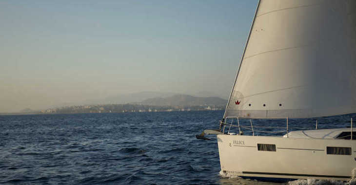 Rent a sailboat in Mykonos Marina - Oceanis 41.1