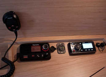 Chartern Sie segelboot in Mykonos Marina - Oceanis 41.1