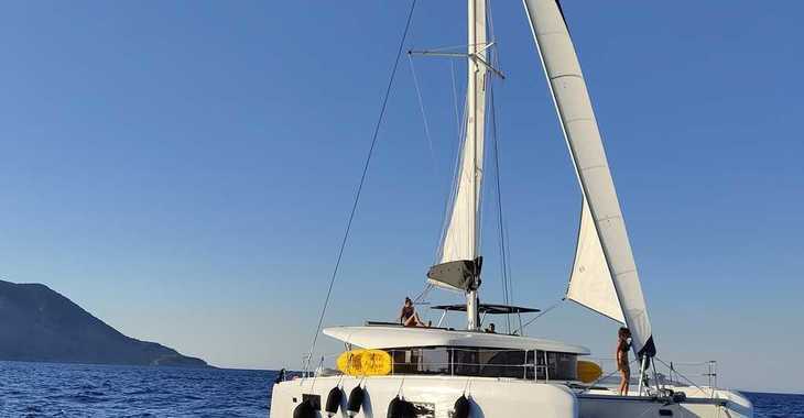 Rent a catamaran in Rhodes Marina - Lagoon 42
