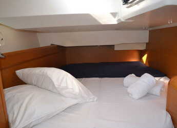 Rent a sailboat in Keramoti Marina - Sun Odyssey 439