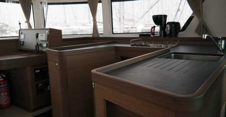 Rent a catamaran in Marina Zeas - Lagoon 42