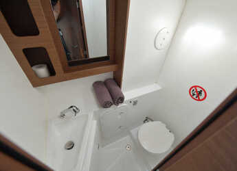 Alquilar catamarán en Marina Zeas - Lagoon 42