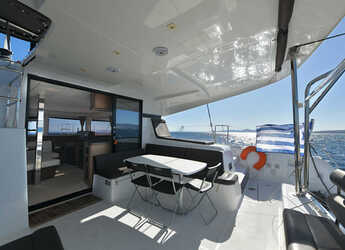 Alquilar catamarán en Marina Zeas - Lagoon 42