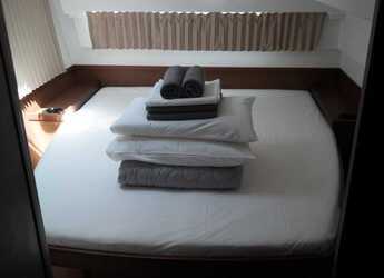 Alquilar catamarán en Marina Zeas - Lagoon 42