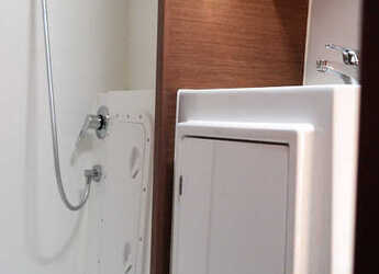 Alquilar catamarán en Marina Zeas - Lagoon 42