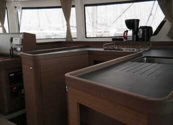 Alquilar catamarán en Marina Zeas - Lagoon 42