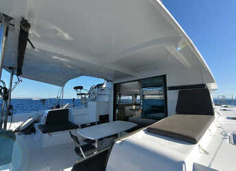 Alquilar catamarán en Marina Zeas - Lagoon 42