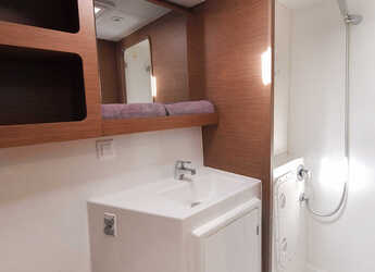 Alquilar catamarán en Marina Zeas - Lagoon 42