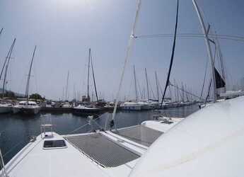 Alquilar catamarán en Marina Zeas - Lagoon 42