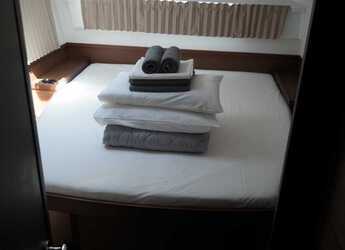 Alquilar catamarán en Marina Zeas - Lagoon 42