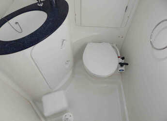 Chartern Sie segelboot in Marina Zeas - Cyclades 50.5