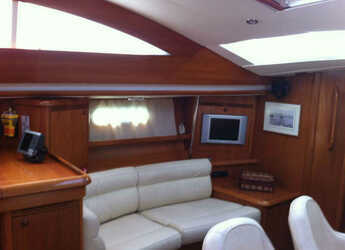 Chartern Sie segelboot in Marina Zeas - Sun Odyssey 49DS