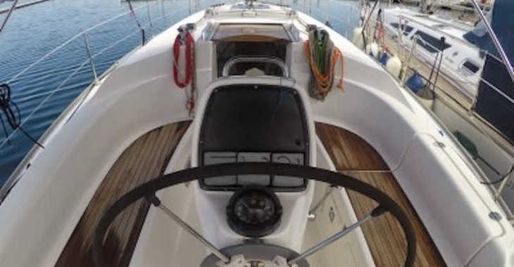 Rent a sailboat in Marina Sivota - Bavaria 33