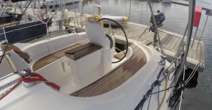 Rent a sailboat in Marina Sivota - Bavaria 33