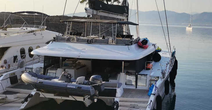Rent a catamaran in Marina Zeas - Lagoon 620