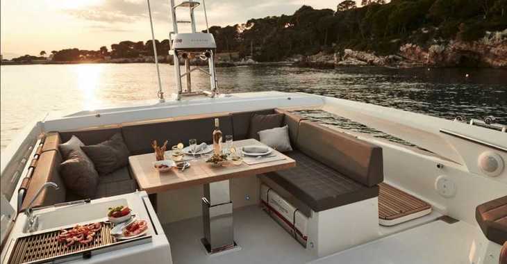 Chartern Sie motorboot in Marina di Cannigione - Prestige 680 S