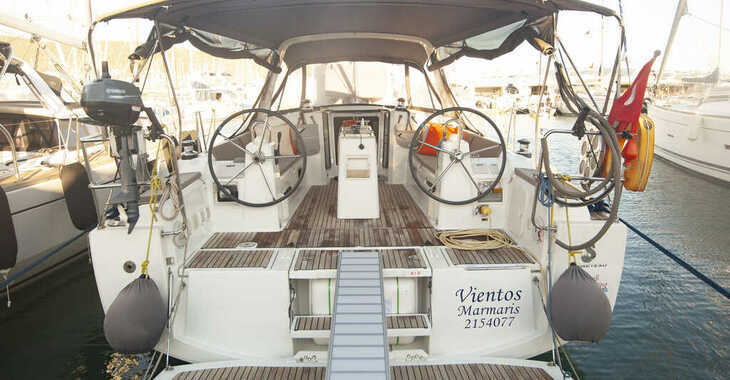 Rent a sailboat in Orhaniye marina - Oceanis 38