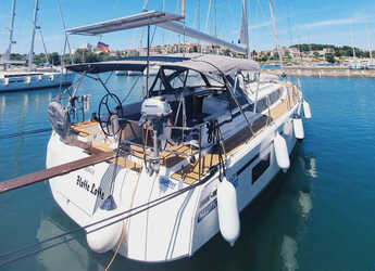 Rent a sailboat in Veruda - Bavaria C42 Style