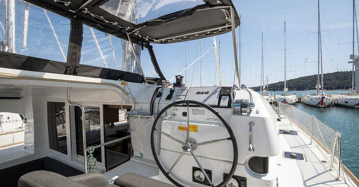 Rent a catamaran in ACI Pomer - Lagoon 40 - 3 cab 