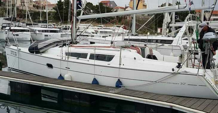 Rent a sailboat in Zadar Marina - Sun Odyssey 32i