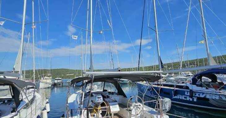Rent a sailboat in Punat Marina - Bavaria C38
