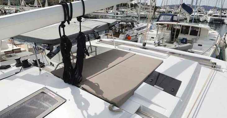 Rent a catamaran in SCT Marina - Fountaine Pajot Astrea 42 - 4 + 2 cab.
