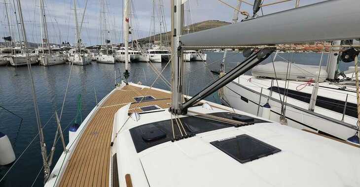 Rent a sailboat in SCT Marina Trogir - Dufour 430