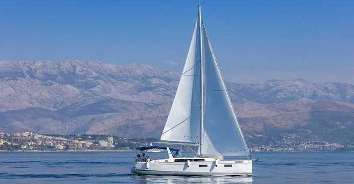 Chartern Sie segelboot in Marina Kastela - Oceanis 38.1
