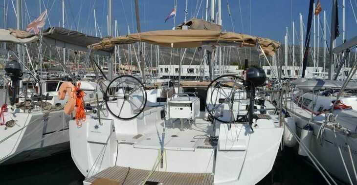 Chartern Sie segelboot in Marina Baotić - Sun Odyssey 519 - 5 + 1 cab.