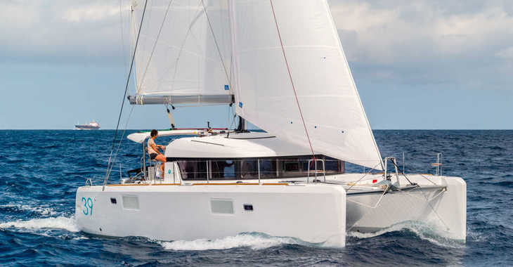 Rent a catamaran in Naviera Balear - Lagoon 39 - 4 + 2 cab.