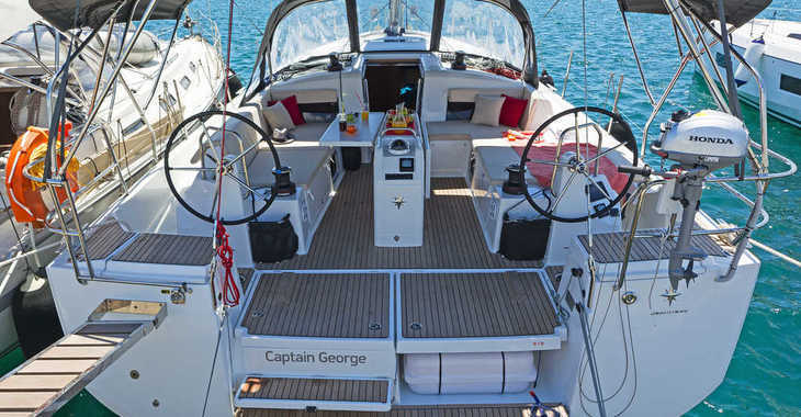 Chartern Sie segelboot in Rhodes Marina - Sun Odyssey 490