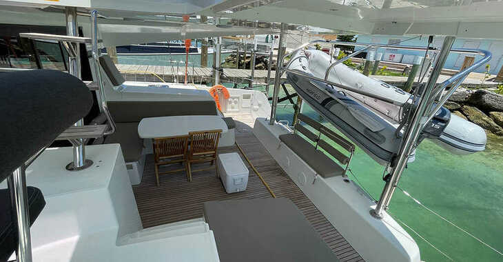 Rent a catamaran in Tradewinds - Lagoon 42 - 3 + 1 cab.