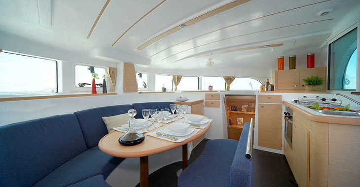 Rent a catamaran in Anse Marcel Marina (Lonvilliers) - Lagoon 380 - 4 cab.