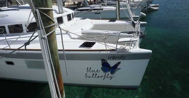Rent a catamaran in Palm Cay Marina - Lagoon 380 - 3 cab.