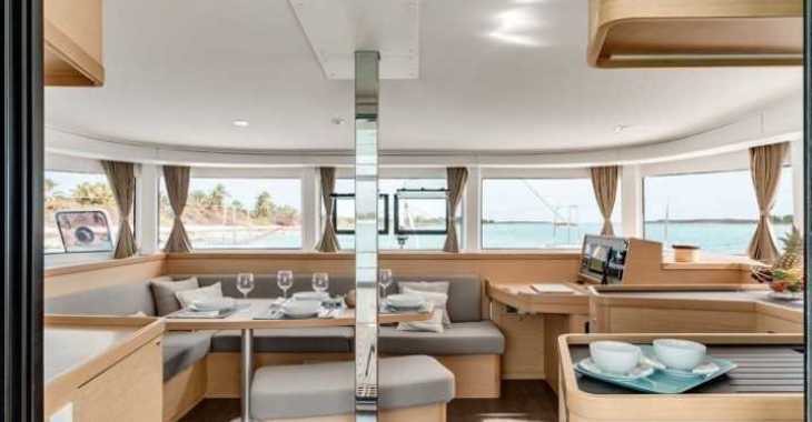Rent a catamaran in Compass Point Marina - Lagoon 42 - 3 + 1 cab.