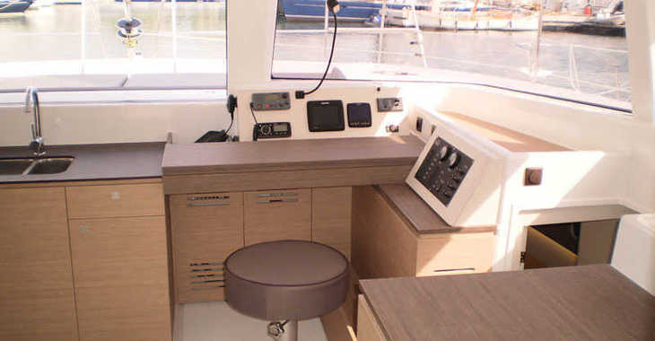 Rent a catamaran in Marina Le Marin - Bali 4.0 - 4 + 2 cab.