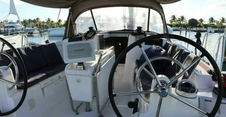 Chartern Sie segelboot in Palm Cay Marina - Sun Odyssey 419