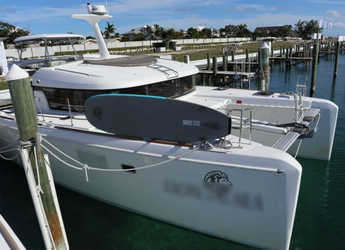 Rent a power catamaran in Stock Island Marina Village  - Lagoon 40 MotorYacht - 3 cab.
