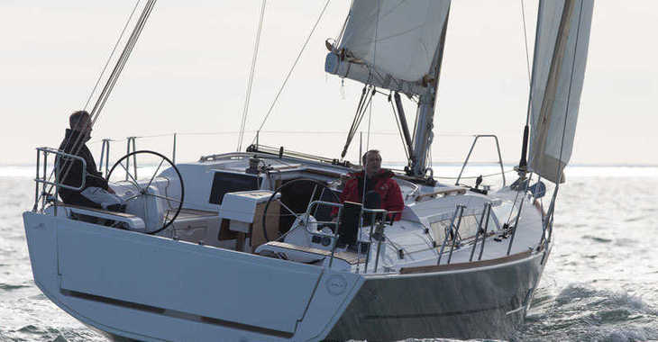 Rent a sailboat in Porto di Pozzuoli - Dufour 382 GL