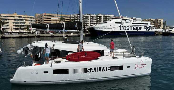 Rent a catamaran in Ibiza Magna - Lagoon 42