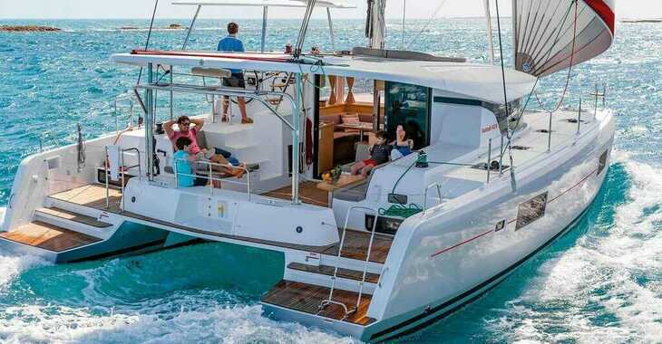 Rent a catamaran in Placencia - Sunsail Lagoon 424 (Classic)