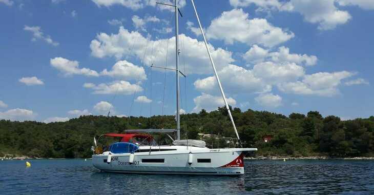 Rent a sailboat in ACI Pomer - Oceanis 40.1