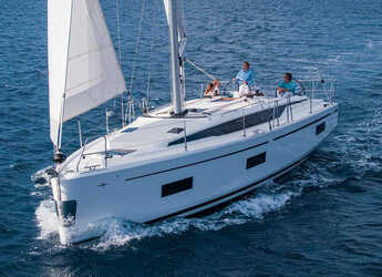 Rent a sailboat in Alimos Marina - Bavaria C42