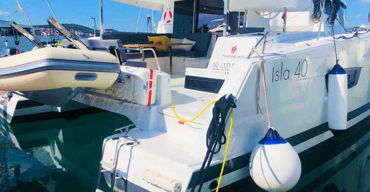 Rent a catamaran in ACI Pomer - Isla 40