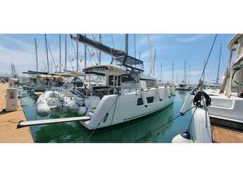 Rent a catamaran in Marina d'Arechi - Lagoon 40 