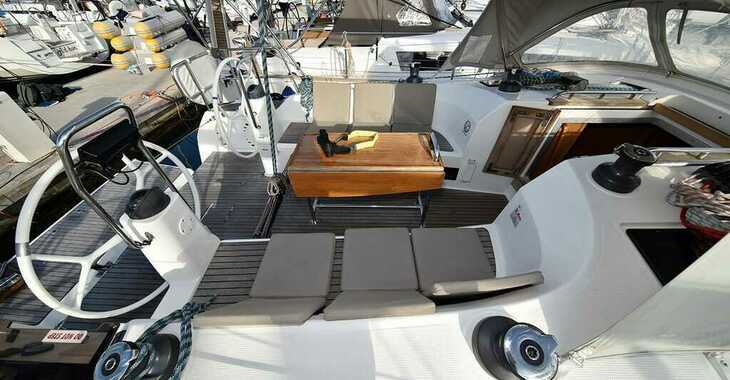Rent a sailboat in Veruda - Bavaria Cruiser 40 S